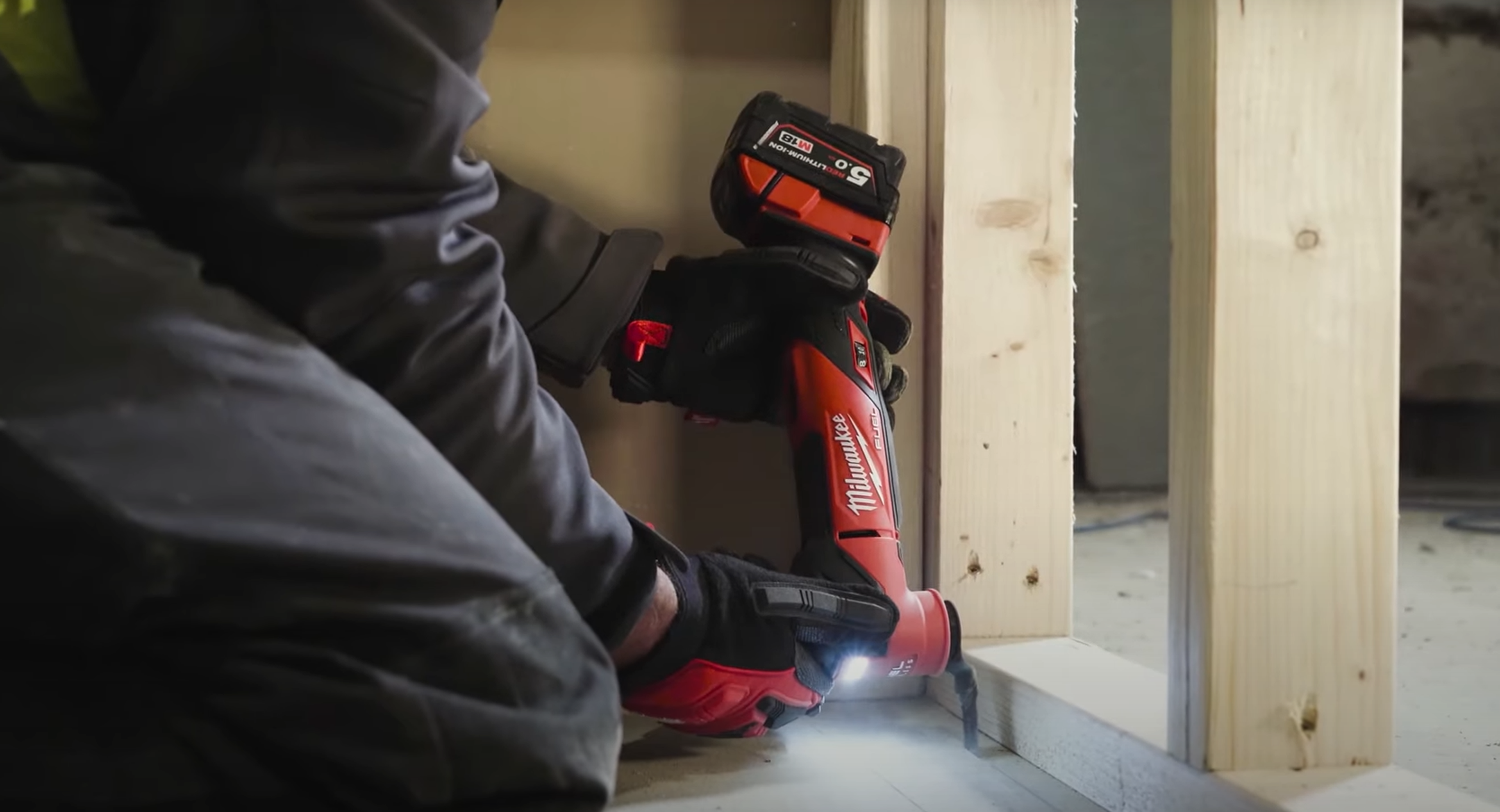 Load video: MILWAUKEE® M18 FUEL™ Multi-tool - Testimonial